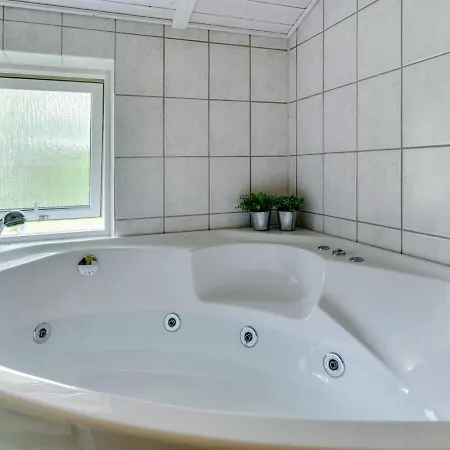 Gustava - 700m From The Sea By Interhome