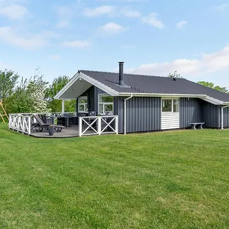 Gustava - 700m From The Sea By Interhome