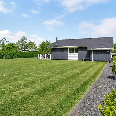 Gustava - 700m From The Sea By Interhome